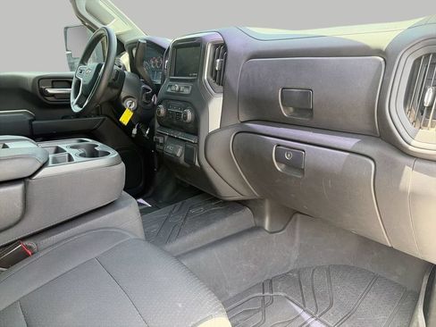 Used 2023 Chevrolet Silverado 2500 Custom w/ Custom Convenience Package AWD/4WD image 8