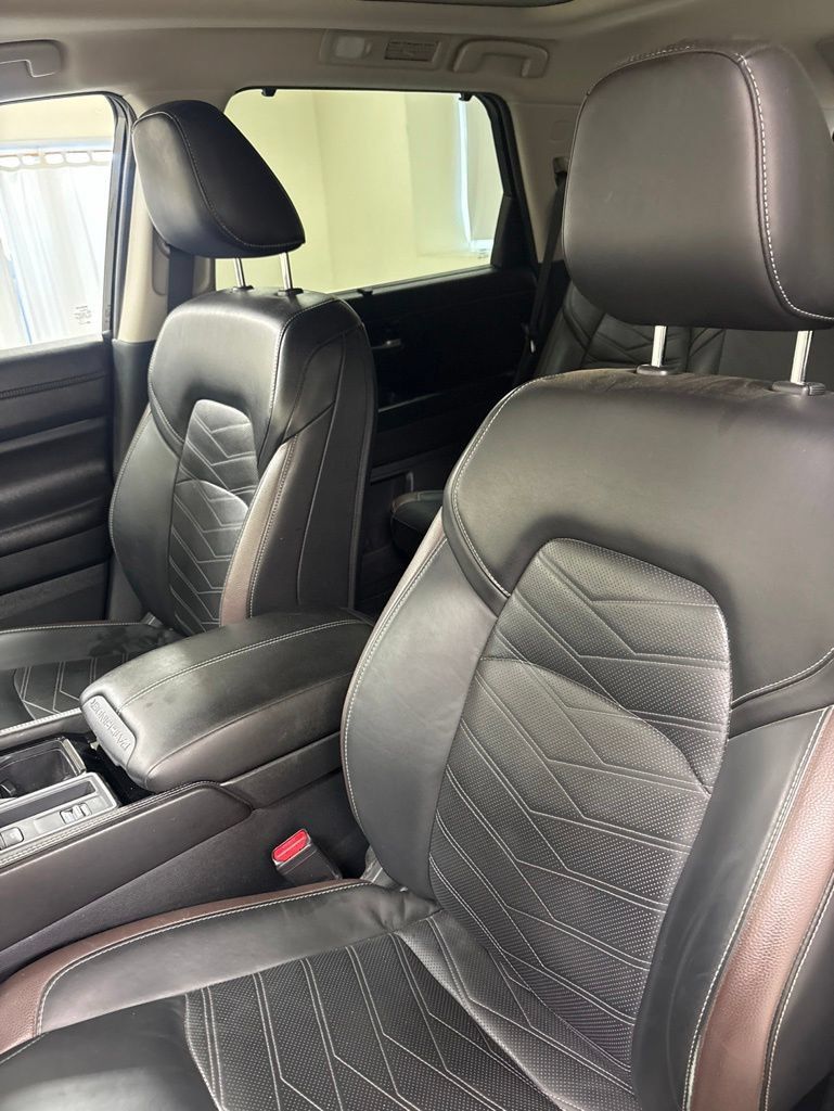 Used 2025 Nissan Pathfinder Platinum w/ Cargo Package FWD image 18