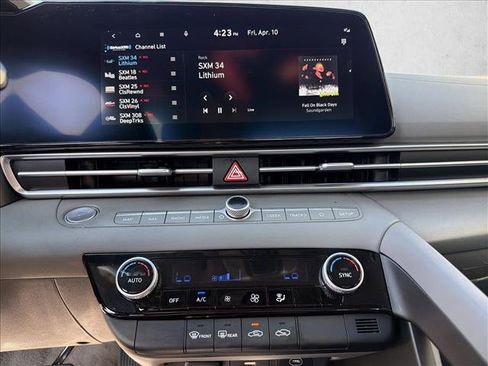 Used 2024 Hyundai Elantra SEL FWD image 18