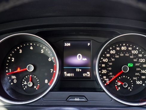 Used 2018 Volkswagen Tiguan SE w/ Panoramic Sunroof Package image 28