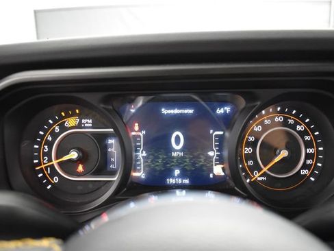 Used 2024 Jeep Wrangler Unlimited Sahara w/ Dual Top Group AWD/4WD image 11