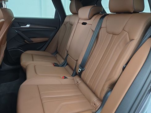 Used 2025 Audi Q5 e Premium Plus w/ Premium Plus Package image 14