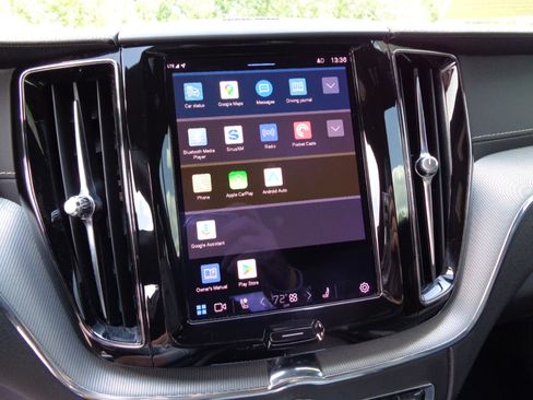 Used 2022 Volvo XC60 B6 R-Design image 14