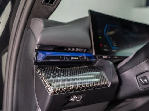 Used 2025 BMW M5 w/ Carbon Package image 89