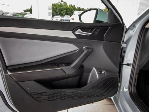 Used 2025 Volkswagen Jetta SE FWD image 19