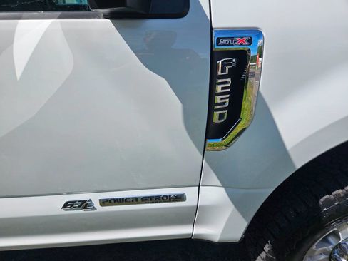 Used 2019 Ford F250 XL w/ STX Appearance Package AWD/4WD image 9