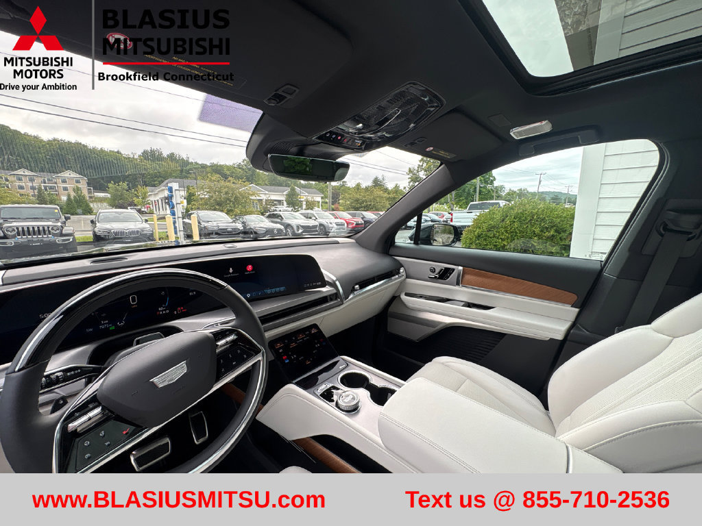 Used 2026 Cadillac Vistiq Sport AWD/4WD image 18