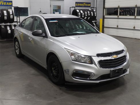 Used 2015 Chevrolet Cruze LS image 3