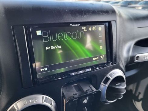 Used 2015 Jeep Wrangler Unlimited Rubicon w/ Connectivity Group image 20