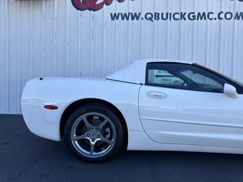 Used 2002 Chevrolet Corvette Convertible w/ Preferred Equipment Group2 image 22