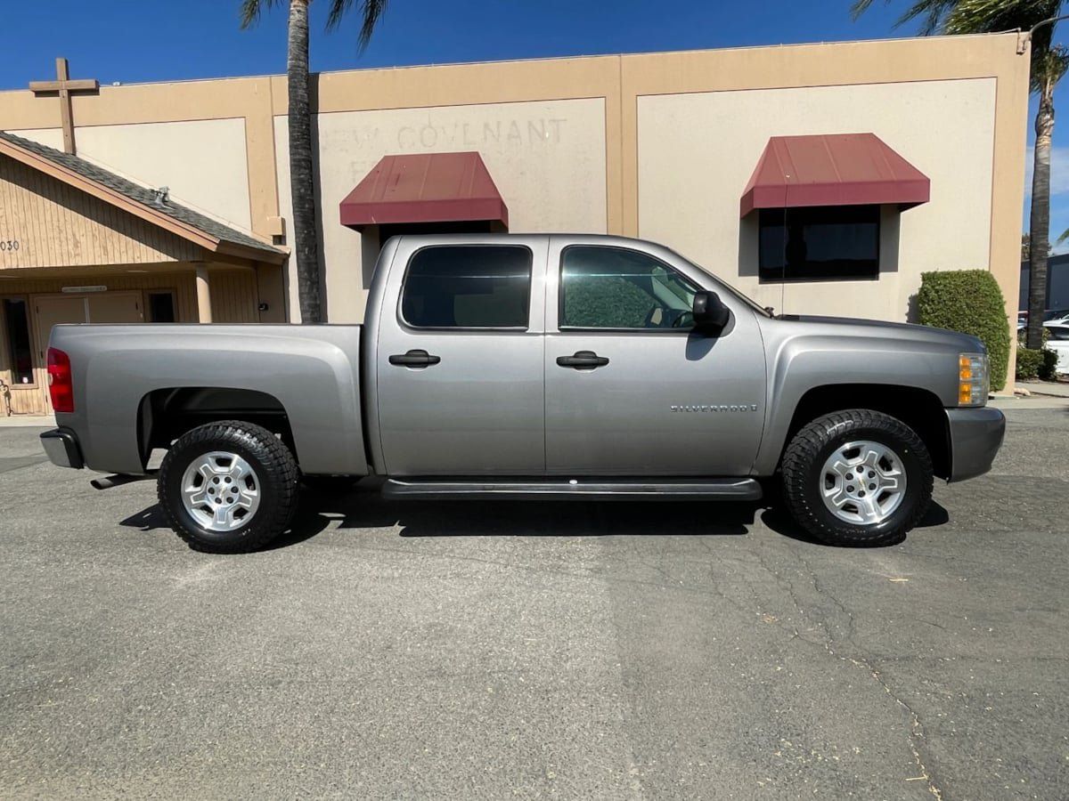 Used 2008 Chevrolet Silverado 1500 LT w/ Towing Package RWD image 4