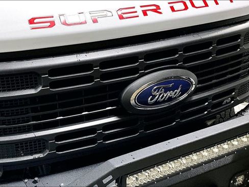 Used 2023 Ford F250 XL w/ FX4 Off-Road Package image 30