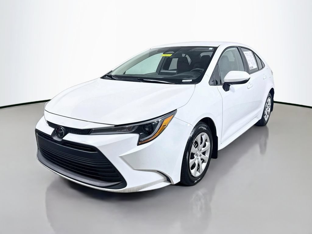 Used 2025 Toyota Corolla LE FWD image 3