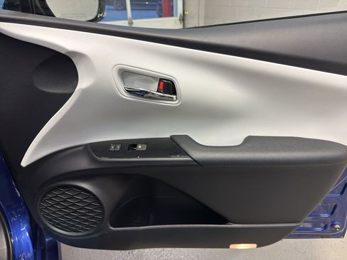 Used 2016 Toyota Prius Four image 21