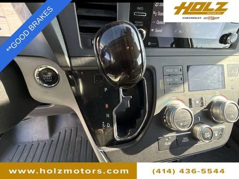 Used 2018 Toyota Sienna XLE image 8