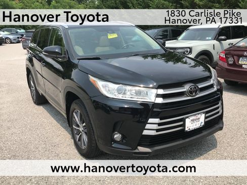 Used 2017 Toyota Highlander XLE AWD/4WD image 1
