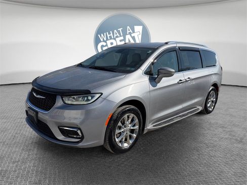 Used 2021 Chrysler Pacifica Touring-L image 8