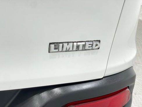 Used 2018 Jeep Cherokee Limited w/ Technology Group image 41