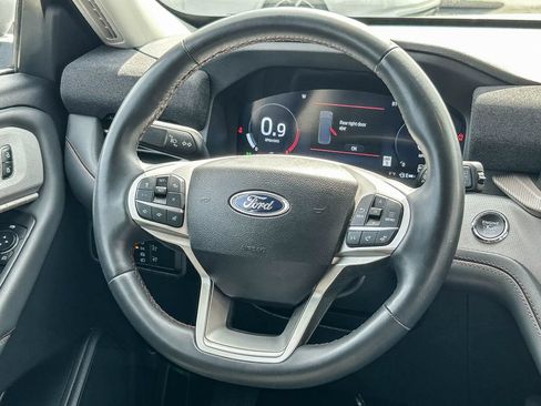 Used 2025 Ford Explorer Active RWD image 16