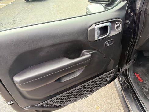 Used 2018 Jeep Wrangler Unlimited Sport S AWD/4WD image 18