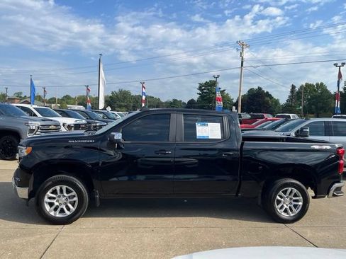 Used 2023 Chevrolet Silverado 1500 LT AWD/4WD image 7