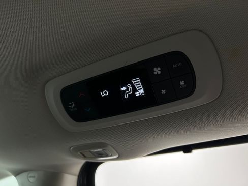 Used 2023 Chrysler Pacifica Limited FWD image 33