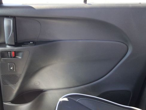 New 2026 Chrysler Pacifica Limited image 45