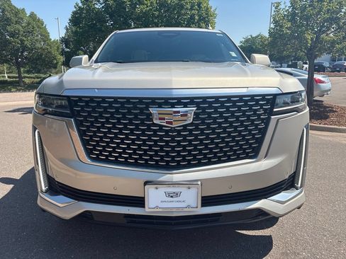 Used 2021 Cadillac Escalade ESV Premium Luxury w/ Driver Assist Tech Package AWD/4WD image 8