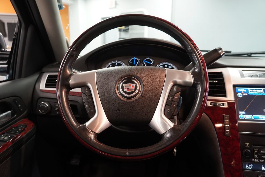 Used 2013 Cadillac Escalade ESV Premium AWD/4WD image 19