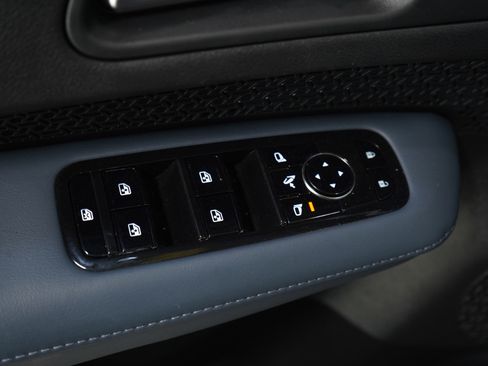 Used 2024 Nissan Ariya AWD image 23