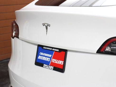 Used 2023 Tesla Model Y 2WD image 4