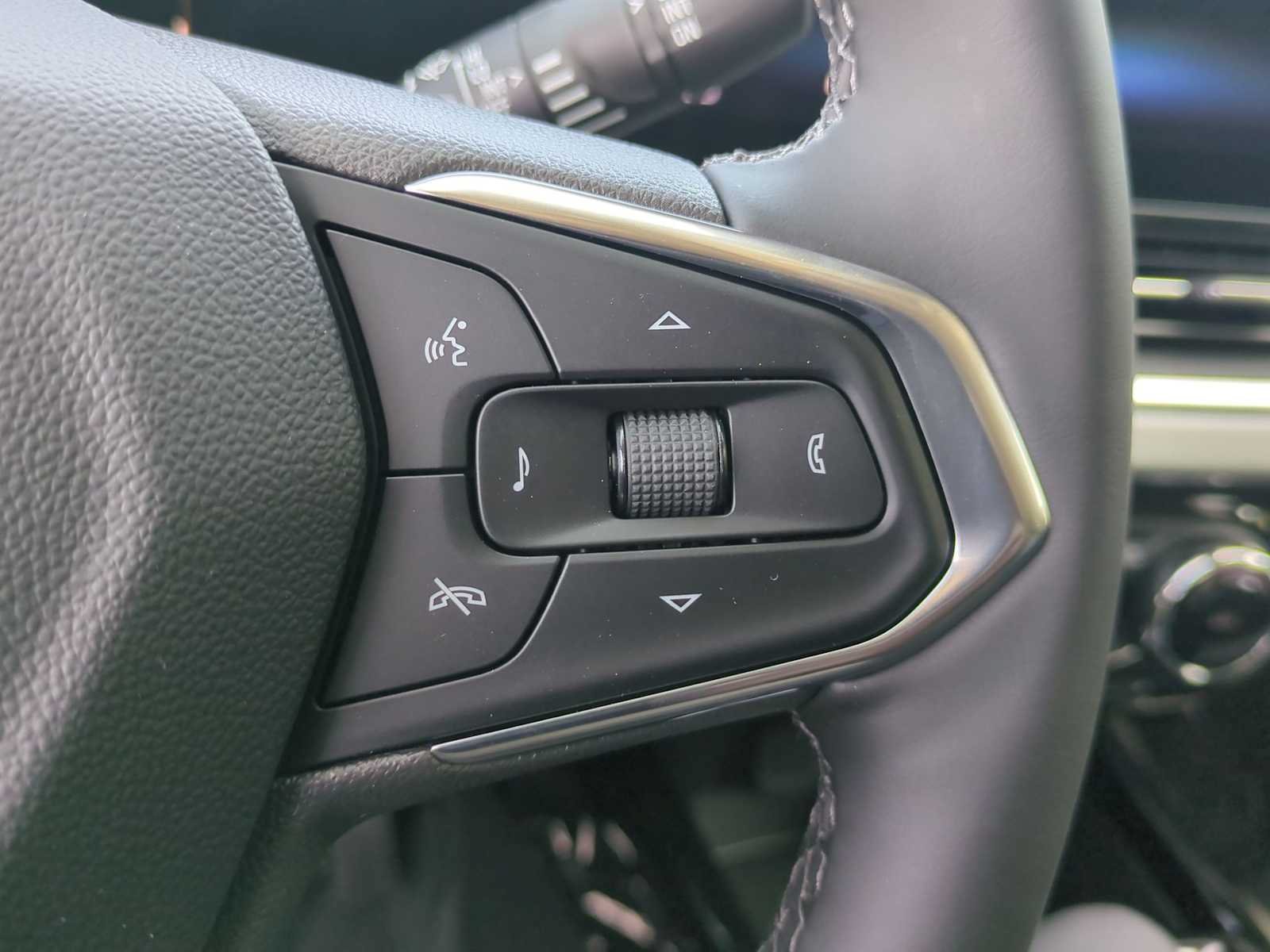 New 2026 Chevrolet Trax LT w/ Midnight Edition FWD image 16