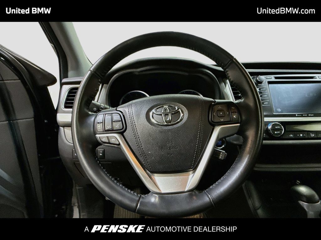 Used 2016 Toyota Highlander XLE FWD image 13