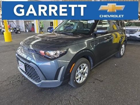 Used 2025 Kia Soul LX w/ LX Technology Package FWD image 1