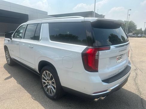 New 2026 GMC Yukon XL Denali w/ Denali Reserve Package AWD/4WD image 9