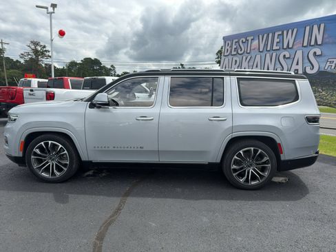 Used 2022 Jeep Grand Wagoneer Series III AWD/4WD image 10