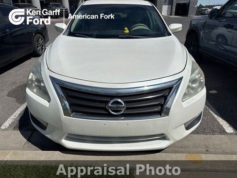 Used 2014 Nissan Altima 2.5 S w/ Display Audio Package FWD image 1