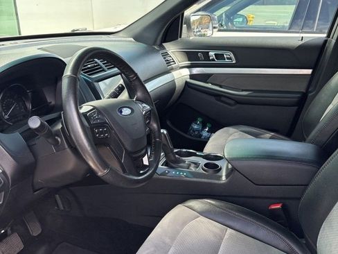 Used 2017 Ford Explorer XLT w/ Equipment Group 202A FWD image 1