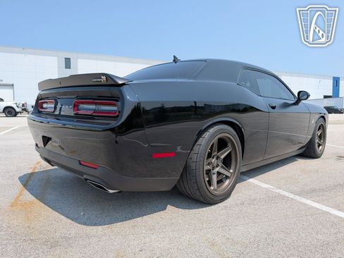 Used 2016 Dodge Challenger R/T Scat Pack w/ Leather Interior Group image 15