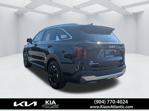Used 2025 Kia Sorento S FWD image 5