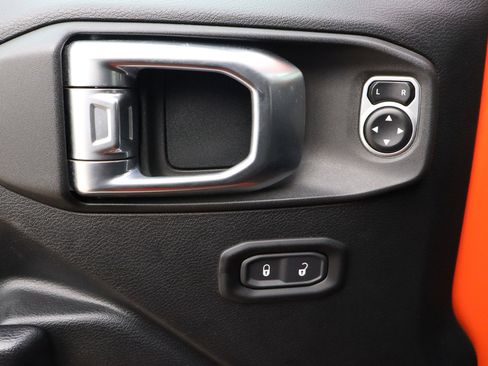 Used 2018 Jeep Wrangler Unlimited Sport S image 16