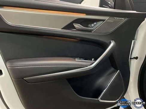 Used 2024 Jaguar F-PACE R-Dynamic S image 18