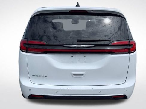 Certified 2023 Chrysler Pacifica Touring-L FWD image 7