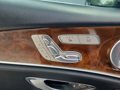 Used 2017 Mercedes-Benz E 300 4MATIC image 19