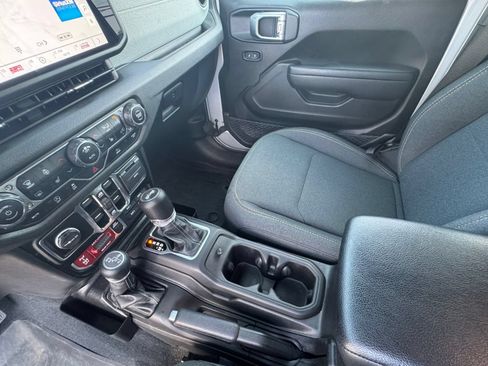 Used 2024 Jeep Wrangler Unlimited Sport AWD/4WD image 30