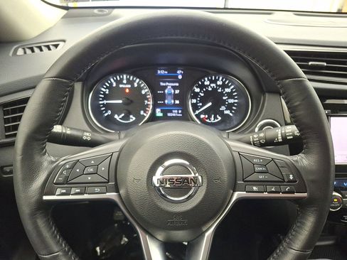 Used 2018 Nissan Rogue SL image 16