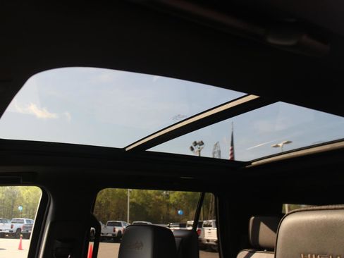 Used 2024 Chevrolet Tahoe High Country w/ Premium Package image 32