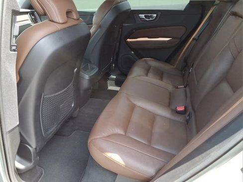 Used 2023 Volvo XC60 B5 Plus w/ Climate Package AWD/4WD image 17