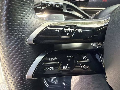 Used 2025 Mercedes-Benz GLC 300 image 26