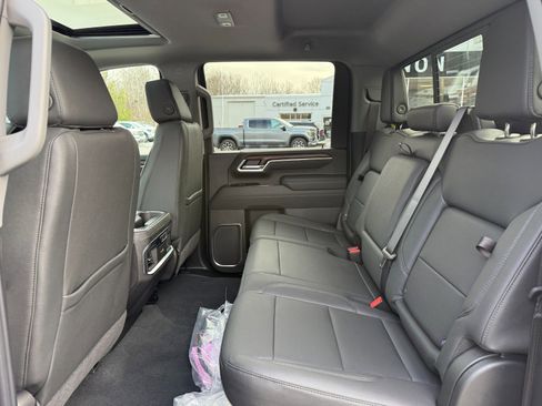 New 2026 GMC Sierra 2500 SLT w/ SLT Convenience Package image 16